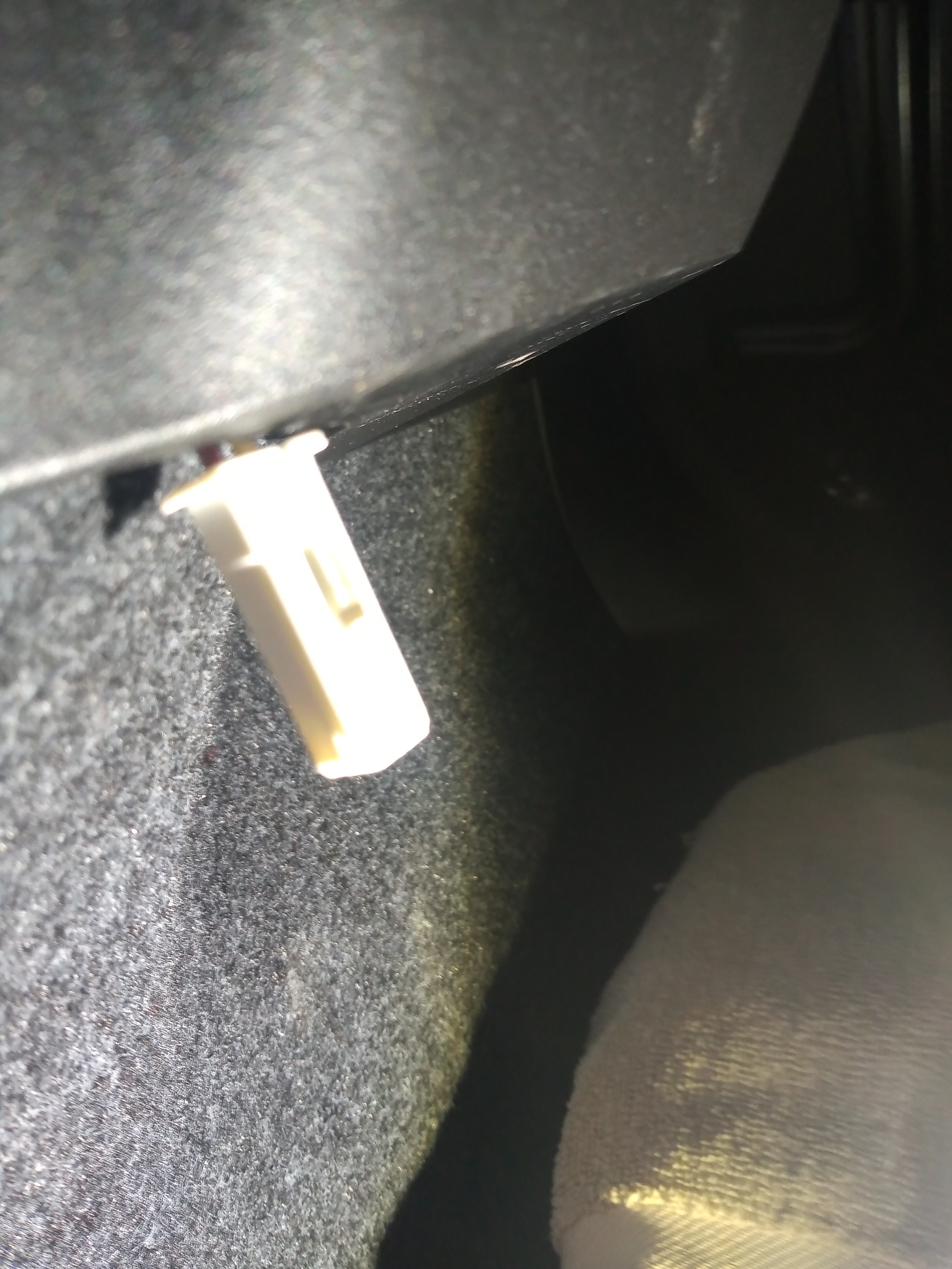 Fiat Panda trunk tailgate handle rear door button trim with lock cut