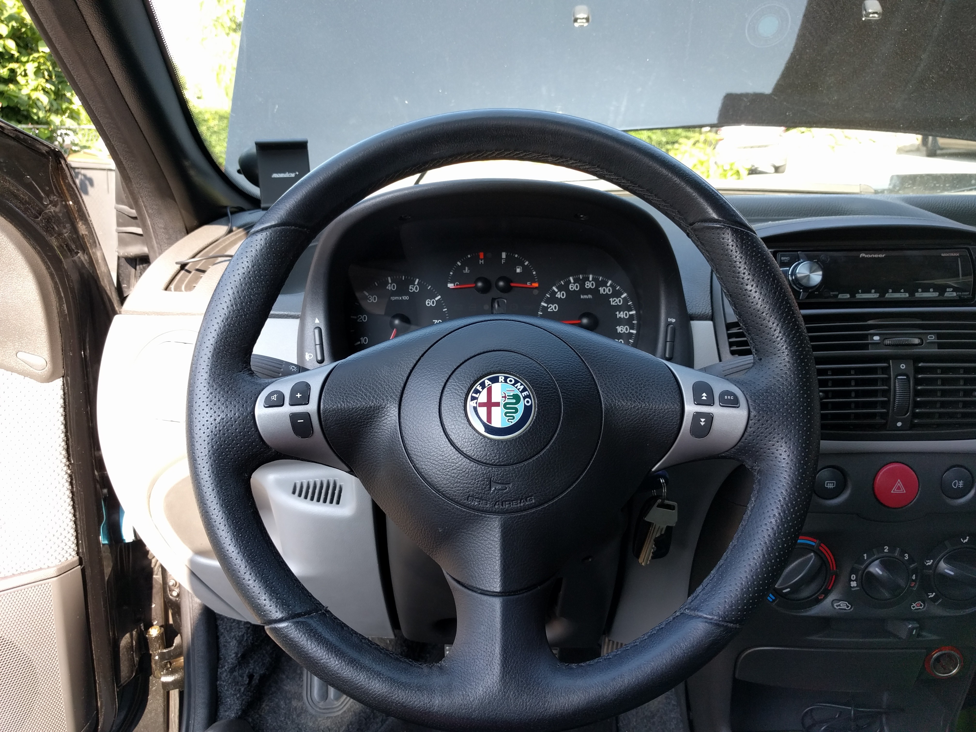 Alfa 147 steering wheel in Punto