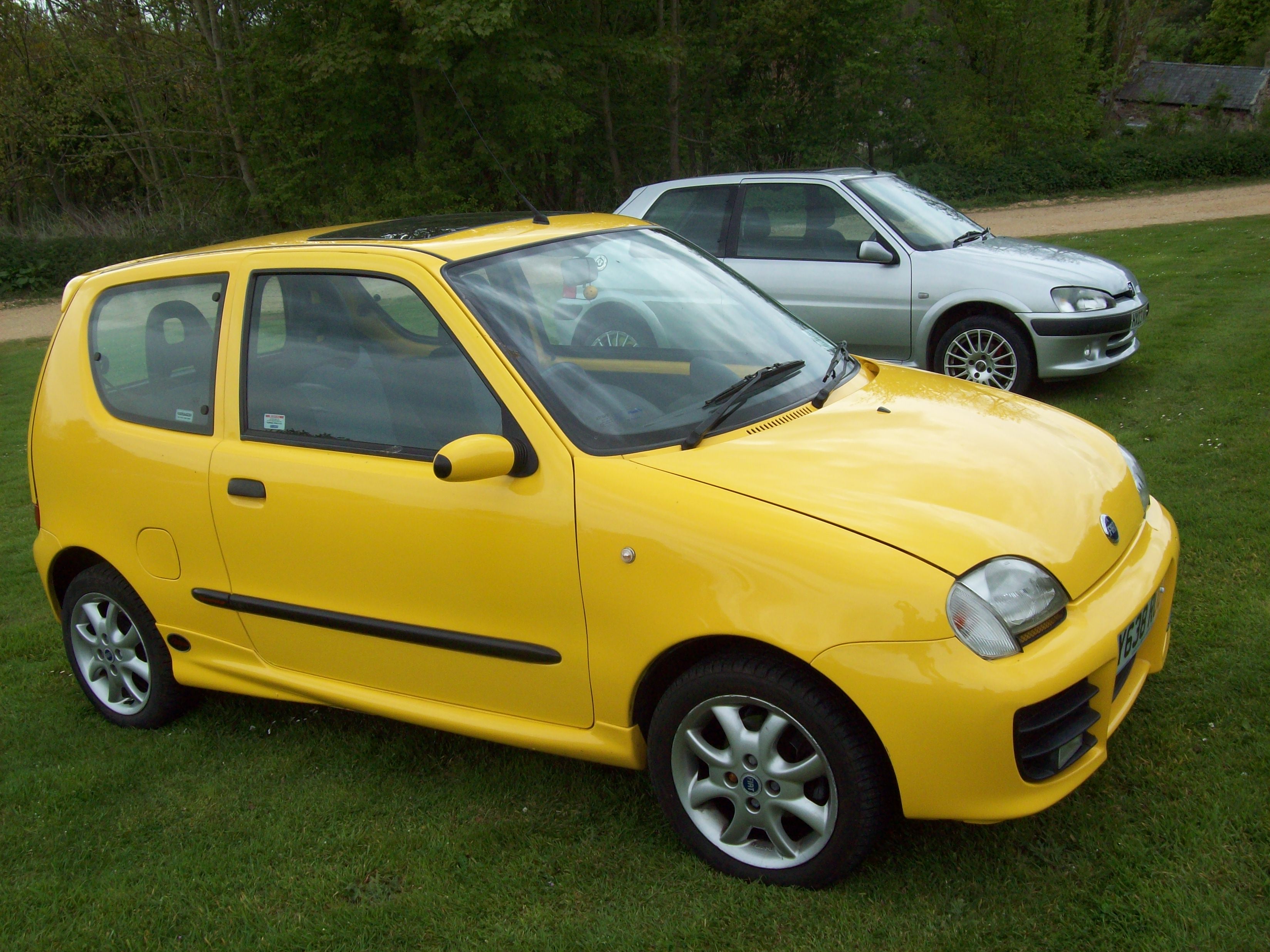 Barry Roo, my Seicento Sporting Schumacher (and my girlfriend's 106 Quiksil