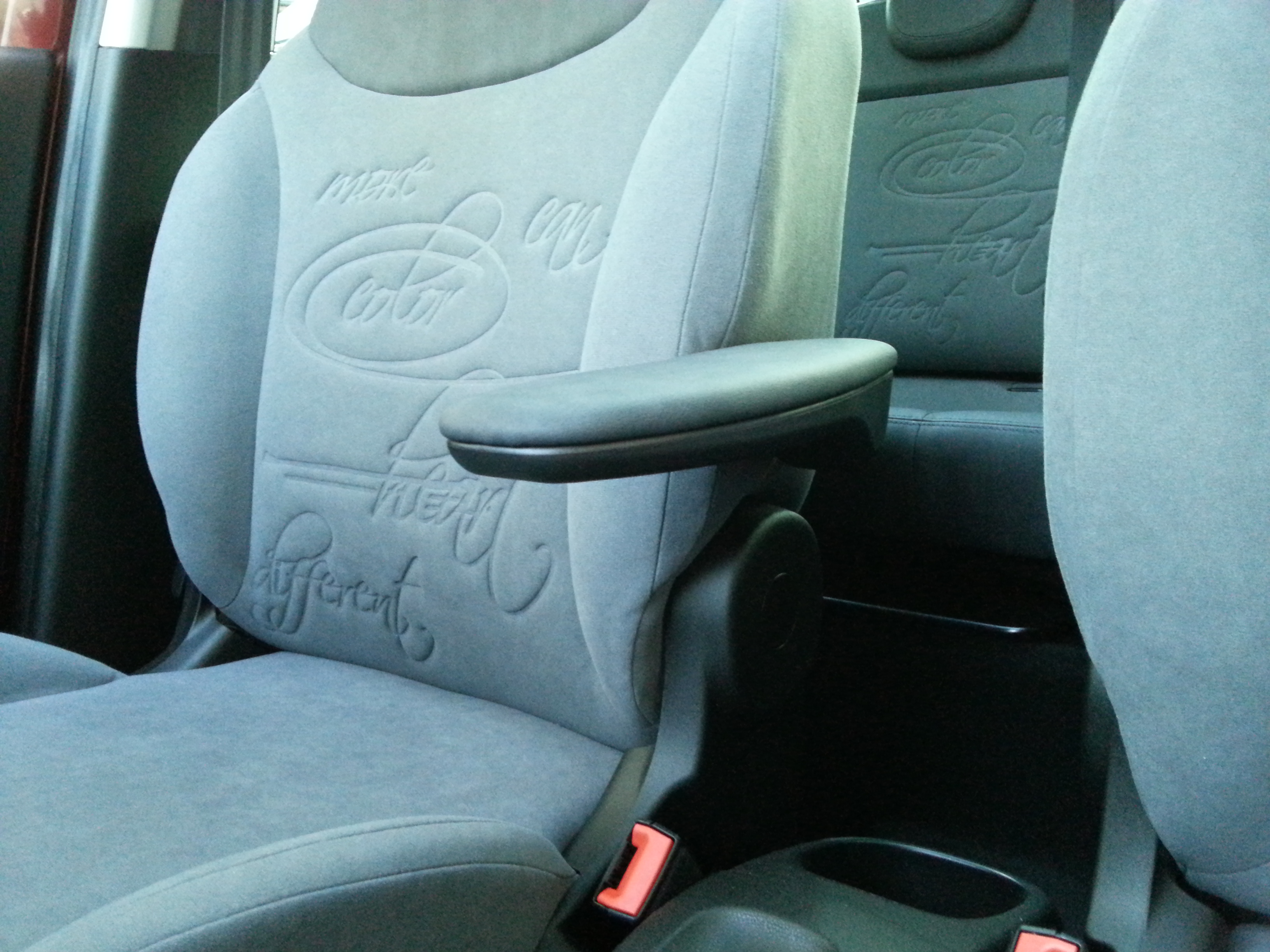 Drivers armrest included with the Comfort Pack