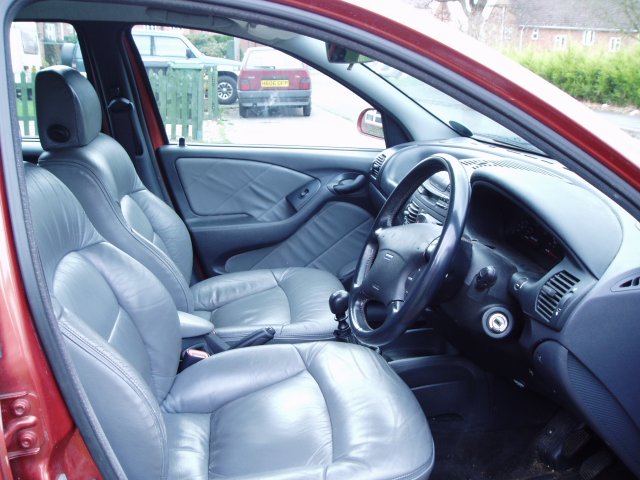 Fiat Marea Weekend JTD130 HLX Front Interior