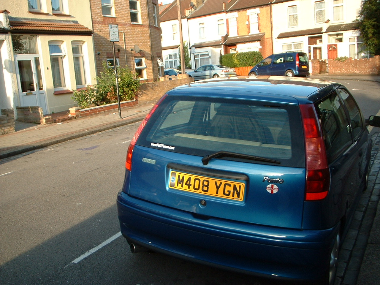 Punto + FF sticker